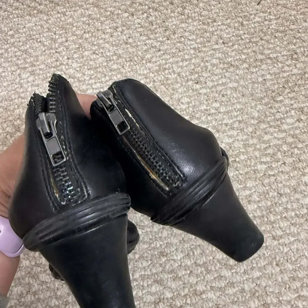Gentle Souls Leather Peep Toe black heels Osaka Rama size 8.5